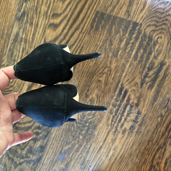 Ann Taylor- Mila scalloped suede pumps - Picture 5 of 6